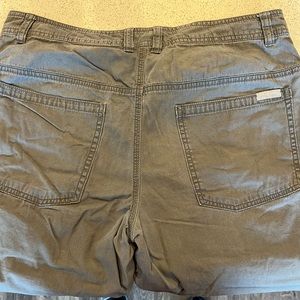 Men’s Columbia cotton pants. 32 x 32